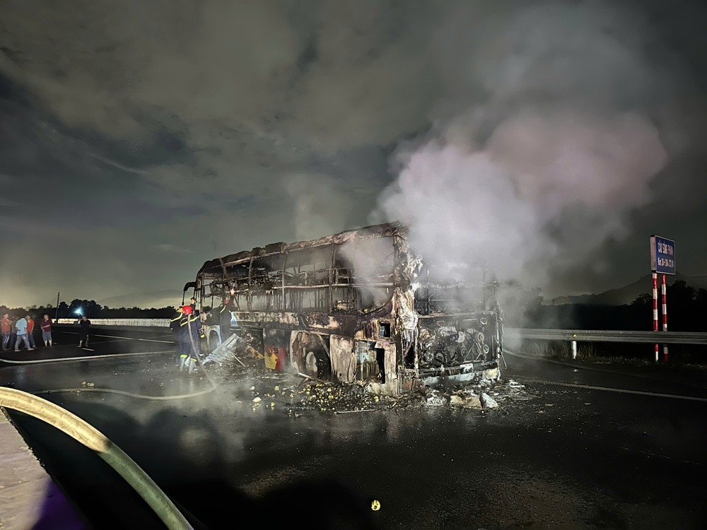 Sleeper bus burns down to frame, passengers manage to escape